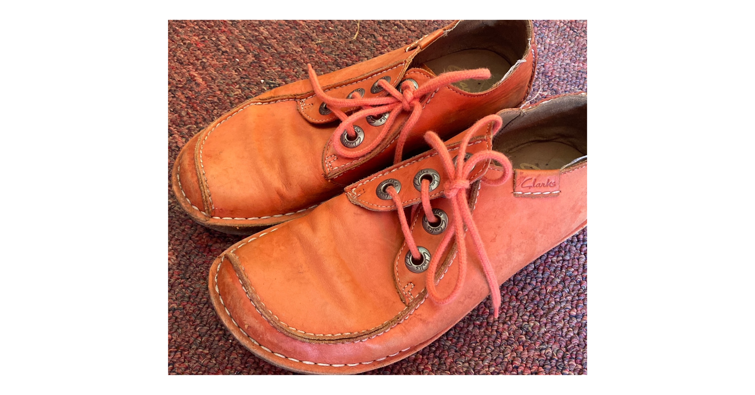 Zkušenosti Fotografie Fotografie Před použitím barvícího oranžového Krému Shoe Cream Orange 128 trg the one ošoupané poškozené odřené kožené oranžové boty